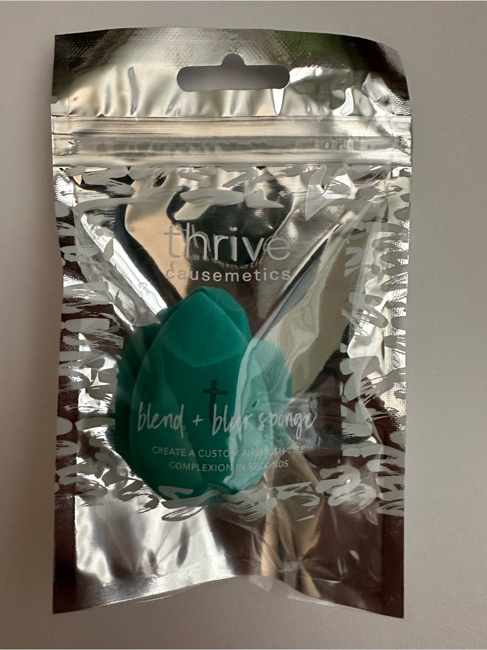 Thrive Causemetics Blend + Blur Sponge - Teal Aqua